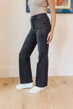 Load image into Gallery viewer, Eleanor High Rise Classic Straight Jeans in Washed Black