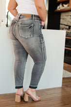 Load image into Gallery viewer, MUST HAVE SLENDERIZING AND CURVE SHAPING JEANS