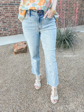 Load image into Gallery viewer, Maddox Mid Rise Straight Crop Jeans