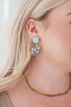 Load image into Gallery viewer, Babies Breath Earrings