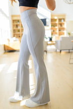 Load image into Gallery viewer, Brighton Flare Leggings in Light Gray