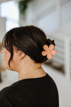 Load image into Gallery viewer, Daisy Claw in Coral