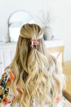 Load image into Gallery viewer, Daisy Claw in Light Pink