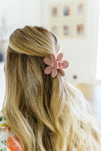 Load image into Gallery viewer, Daisy Claw in Light Pink