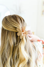 Load image into Gallery viewer, Daisy Claw in Taupe