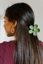 Load image into Gallery viewer, Daisy Claw in Olive