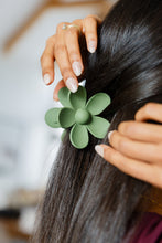 Load image into Gallery viewer, Daisy Claw in Olive