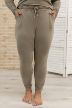Load image into Gallery viewer, Essential Lounge Joggers in Mineral Wash Olive