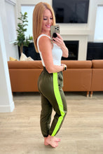 Load image into Gallery viewer, Can’t Miss Me Joggers