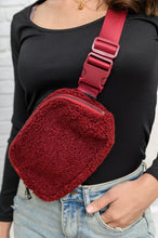 Load image into Gallery viewer, Keeping Up Sherpa Side Bag in Wine