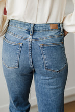 Load image into Gallery viewer, Midrise Destructed Hem Slim Fit