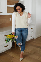 Load image into Gallery viewer, Midrise Destructed Hem Slim Fit