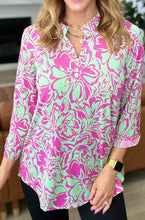 Load image into Gallery viewer, Stylish Stacey Top in Emerald Pink Floral