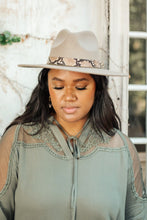 Load image into Gallery viewer, Panama Snakeskin Detail Hat