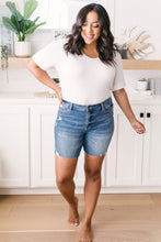 Load image into Gallery viewer, Straight Edge Dark Wash Shorts