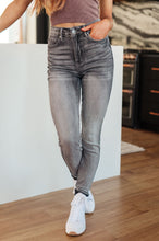 Load image into Gallery viewer, MUST HAVE SLENDERIZING AND CURVE SHAPING JEANS
