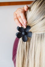 Load image into Gallery viewer, Daisy Claw in Black
