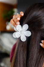 Load image into Gallery viewer, Daisy Claw in Spotted White
