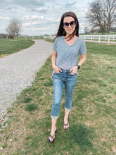 Load image into Gallery viewer, Suzie High-Rise Cuffed Capris  hi hi
