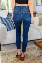 Load image into Gallery viewer, Jill Mid-Rise Classic Skinny
