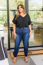 Load image into Gallery viewer, Jill Mid-Rise Classic Skinny
