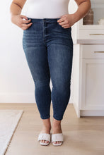 Load image into Gallery viewer, Mid-Rise Relaxed Fit Mineral Wash Jeans
